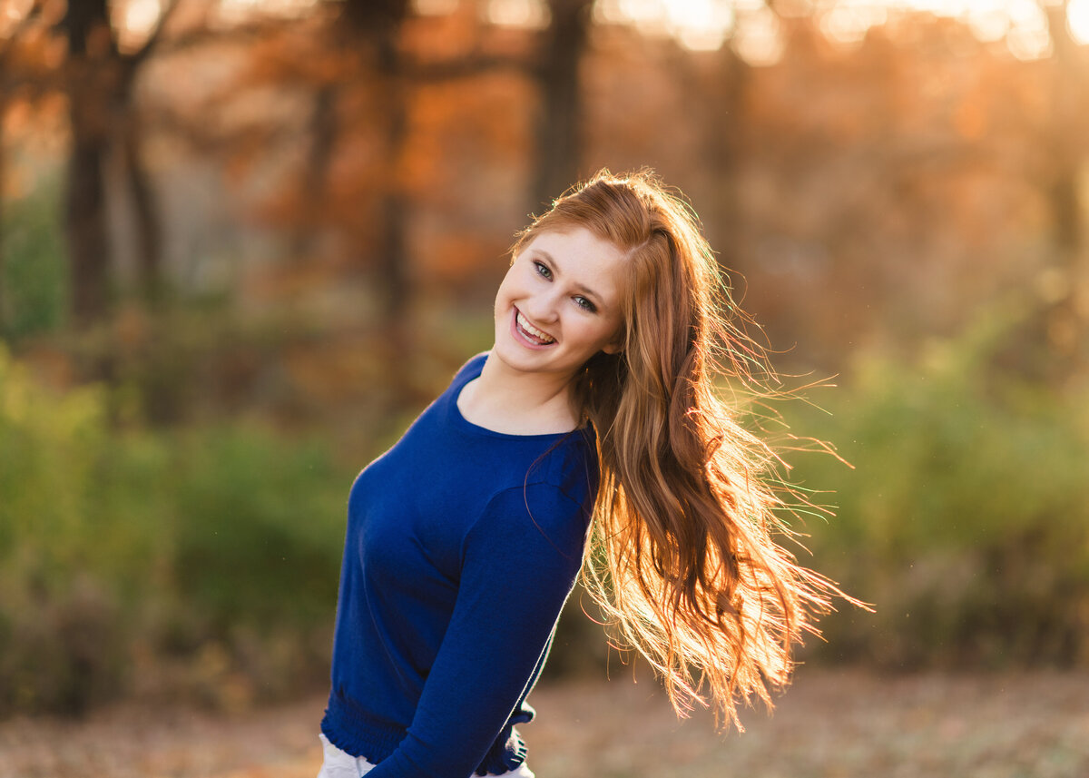 Des Moines-Iowa-Senior-Girl-Photographer-Theresa-Schumacher-Photography-Nature-Fall-Red-hair