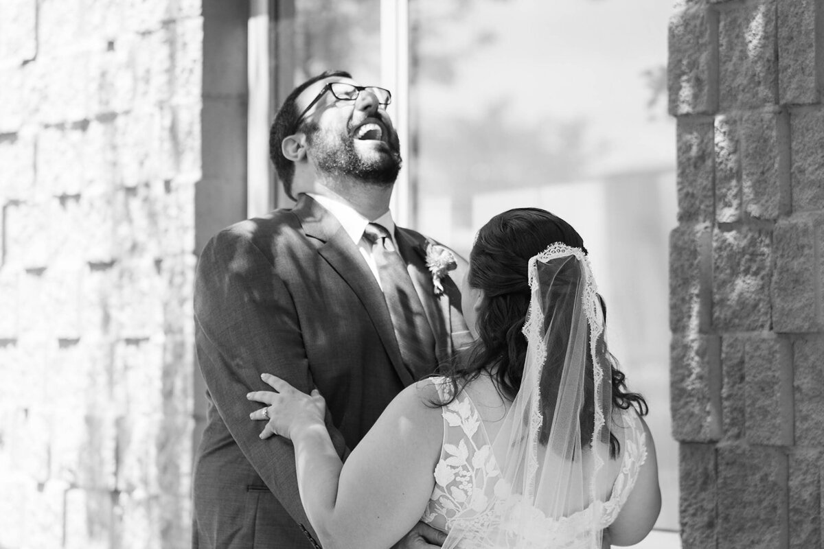 Eliana-Melmed-Photography-Chicago-LosAngeles-Jewish-WeddingPhotography-ElianaSklar-FirstLook-00087