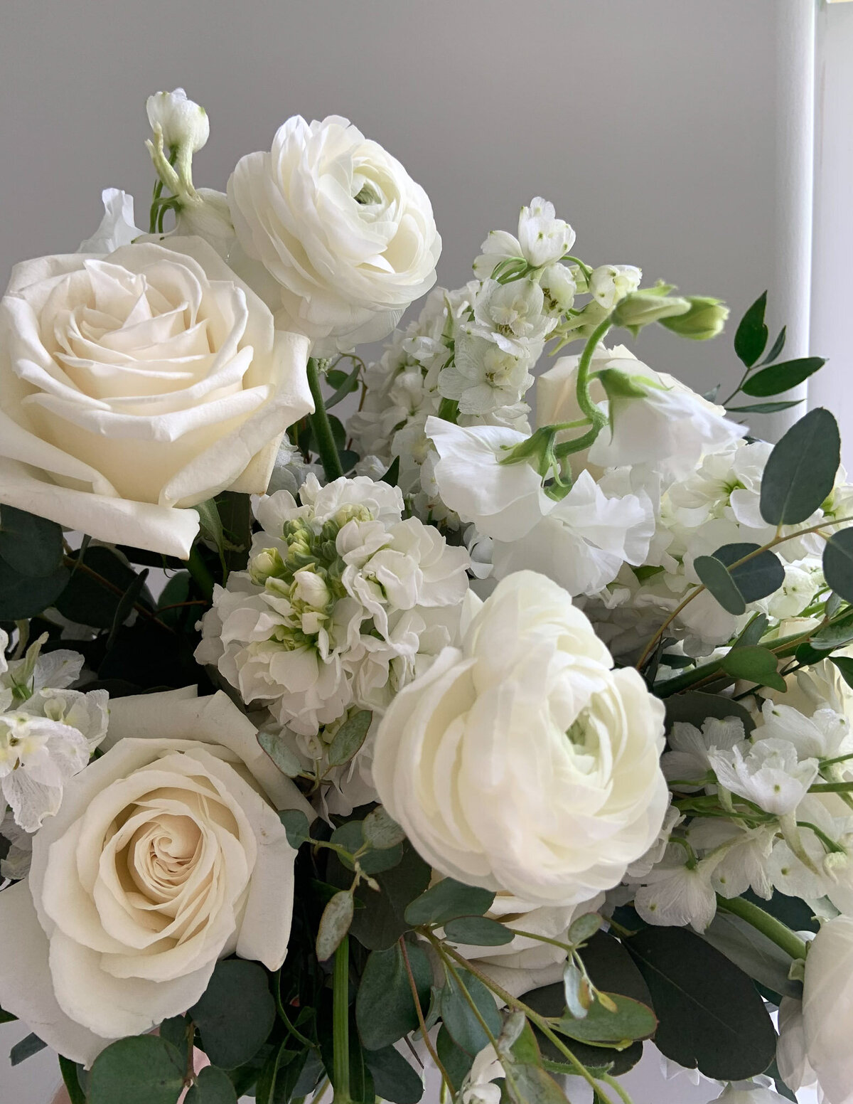 violet-arden-floral-classic-white-bouquet