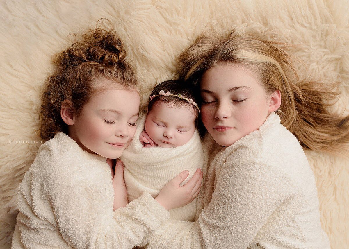 Syracuse new york newborn photoshoot with siblings sleeping pose