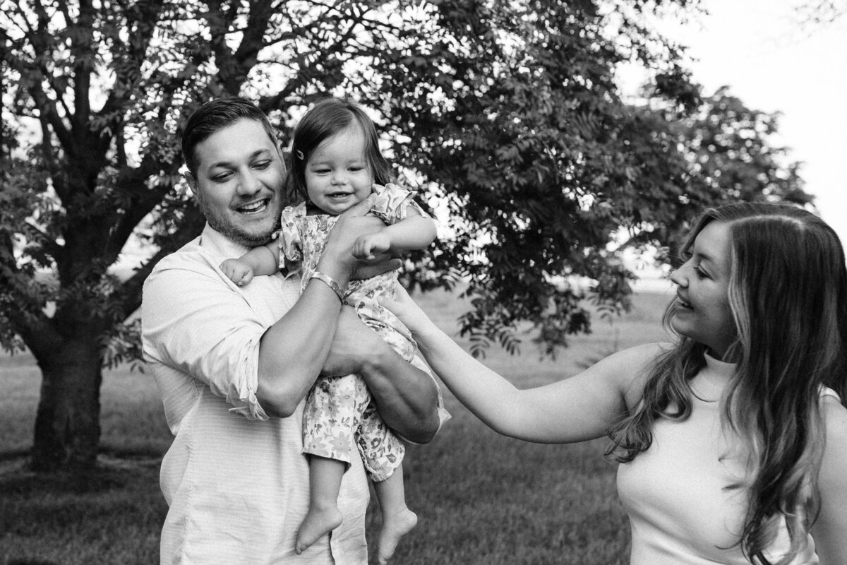 Outdoor-Garden-Family-Photos-Hartford-WI