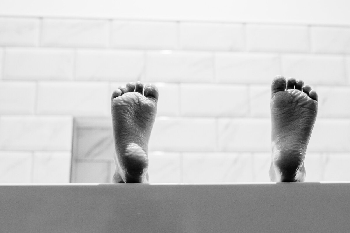 Childs feet sticking out the top of the bath during a family photoshoot