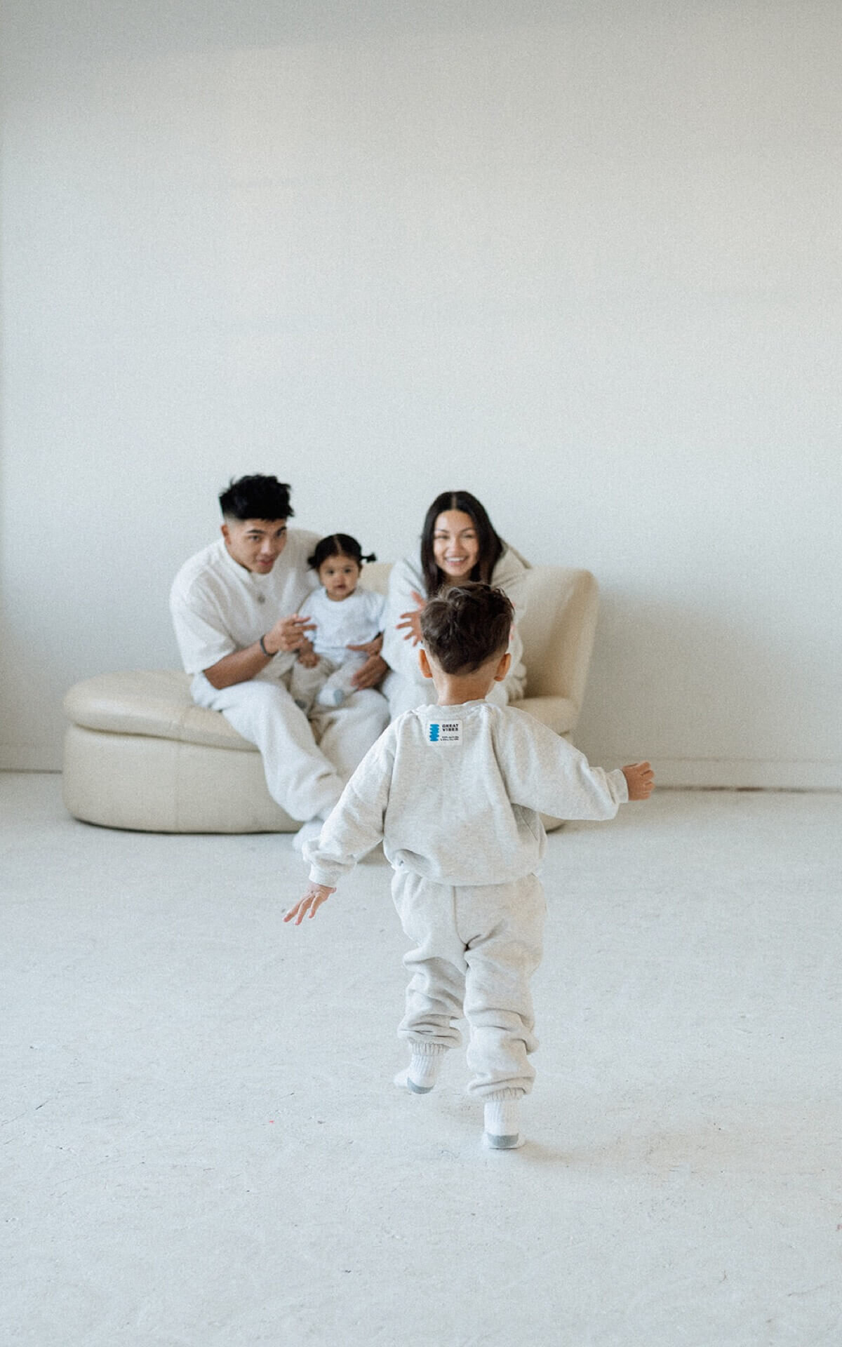 cozy-family-photoshoot-outfits