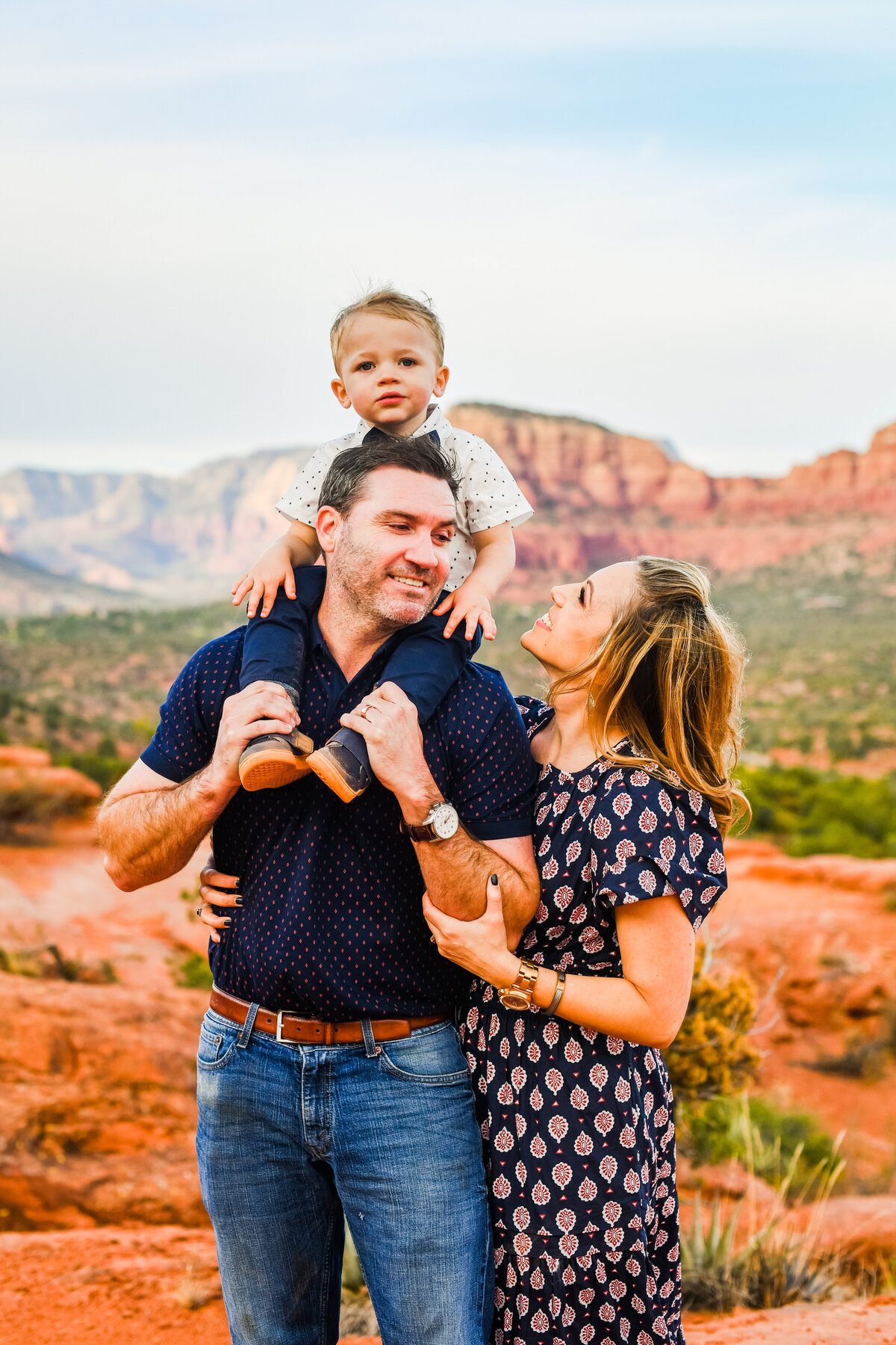 Family smiling at each other Sedona red rocks photography Yavapai Vista Point