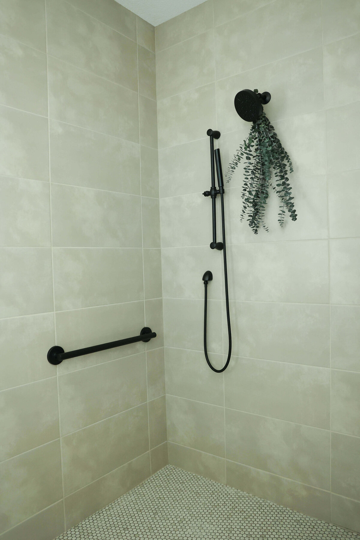 1183-Bathroom-Grimes-Central-Iowa-Custom-Home-JRL-Builders-3F1A8960