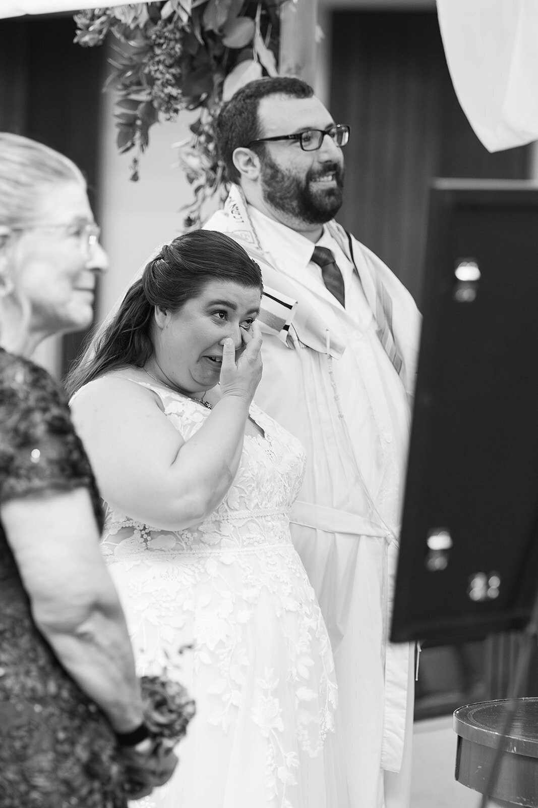 Eliana-Melmed-Photography-Chicago-LosAngeles-Jewish-WeddingPhotography-ElianaSklar-Chuppah-00183