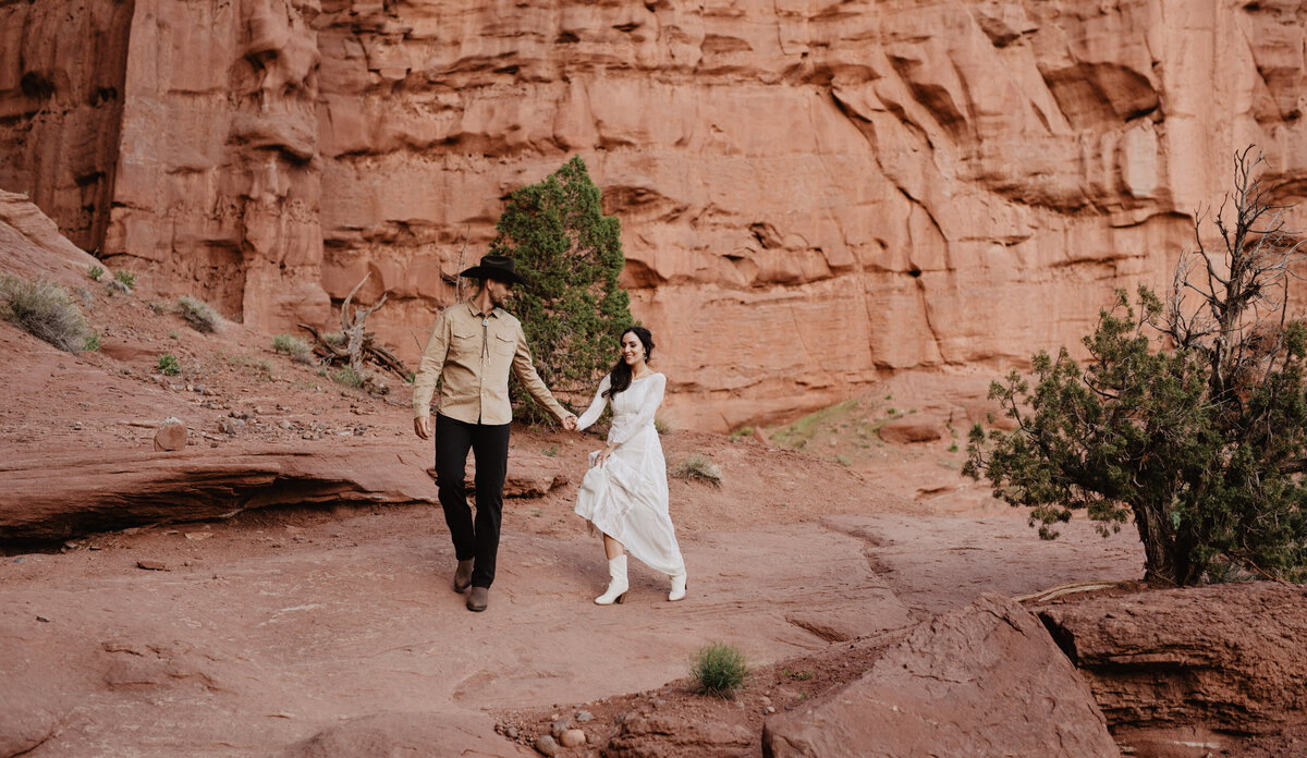 Utah Elopement Photographer captures couple walking