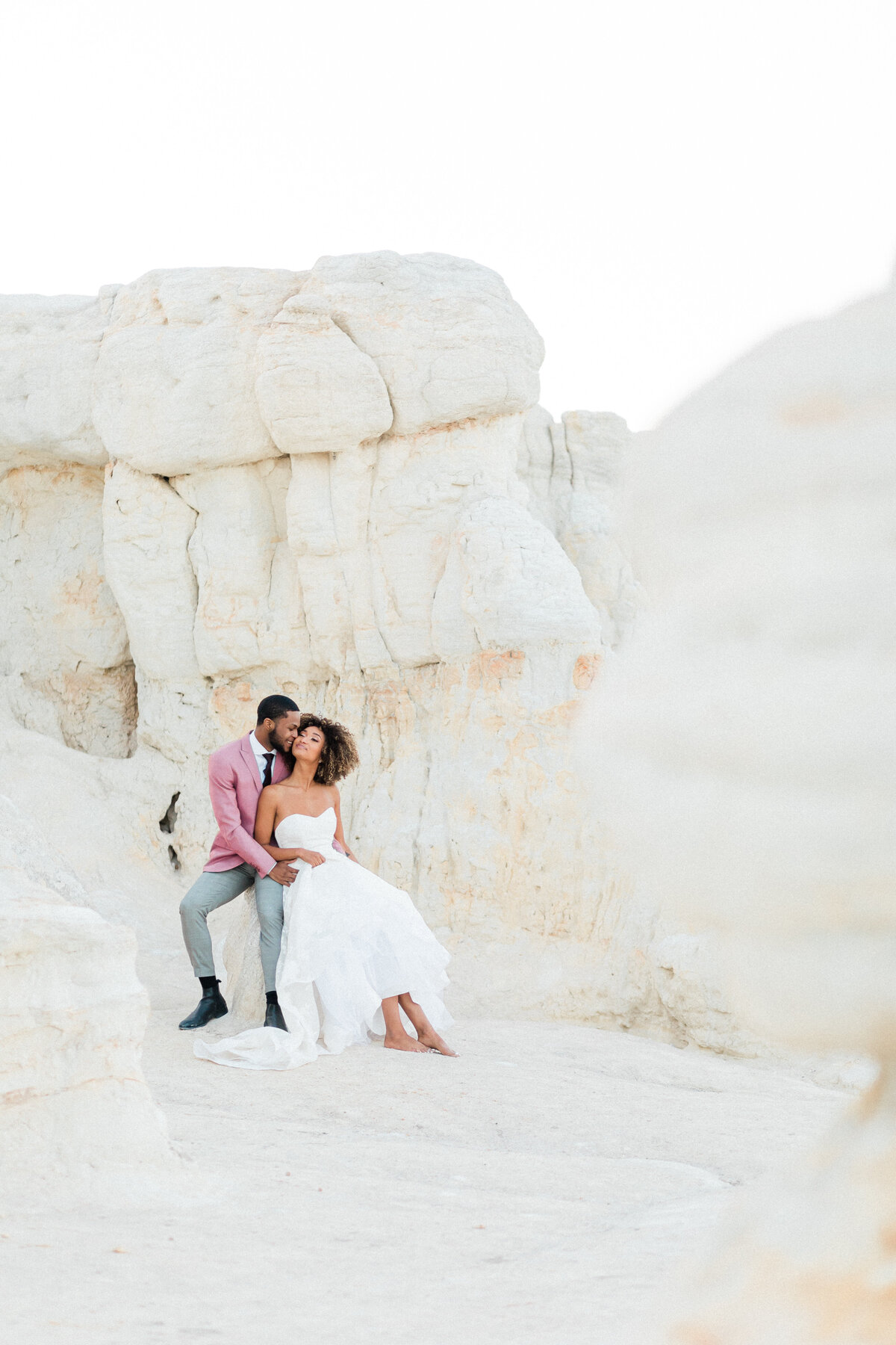 Rocky_Mountain_Bride_Paint_Mines_Sunset_Luxury_Elopement_by_Diana_Coulter-13