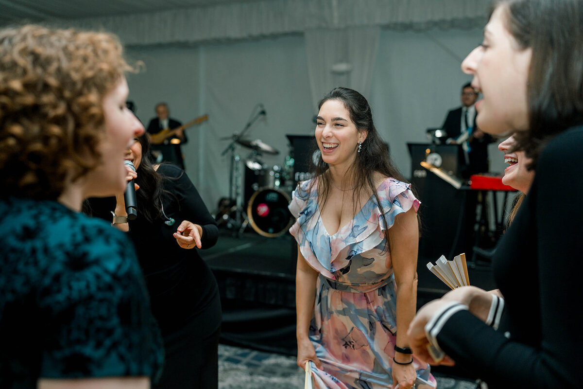 Eliana-Melmed-Photography-Chicago-LosAngeles-Jewish-WeddingPhotography-Dancefloor-00055