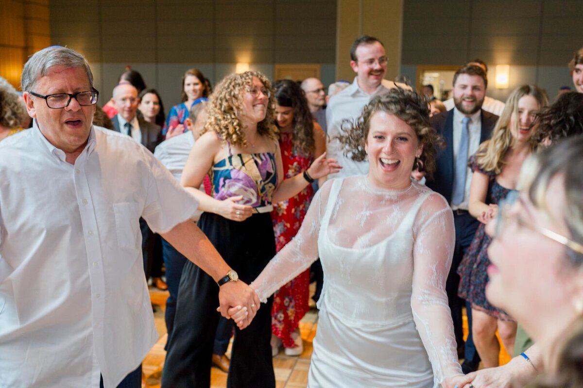 Eliana-Melmed-Photography-Chicago-LosAngeles-Jewish-WeddingPhotography-ShulaNoah-Simcha-Dancing-00067