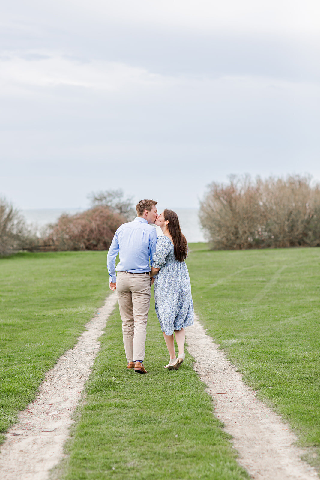 Engagement-shoot-the-harkness-memorial-state-park-connecticut-stella-blue-photography