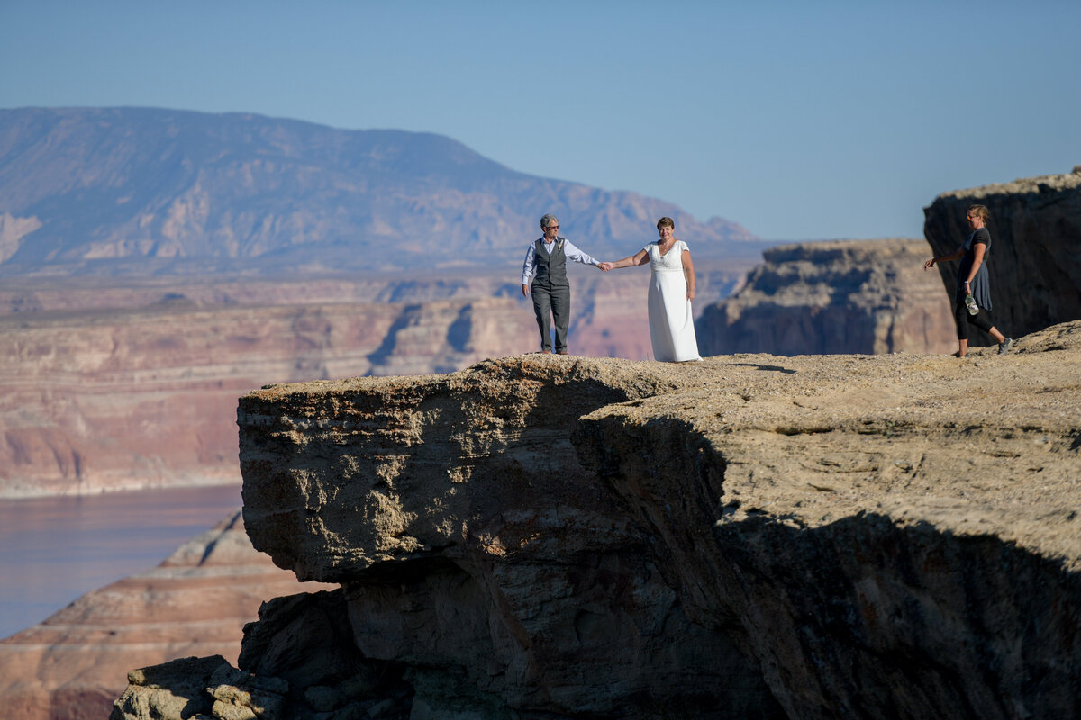 10.19.20 Elopement at Alstrom Point Vicky and Paige Photography by Terri Attridge-182
