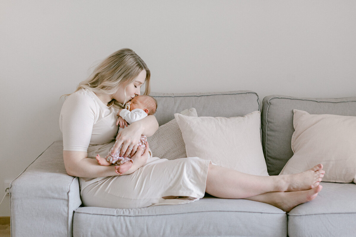 Jenni-Tuominen-photography-lifestyle-perhekuvaus-vastasyntyneenkuvaus-tampere8