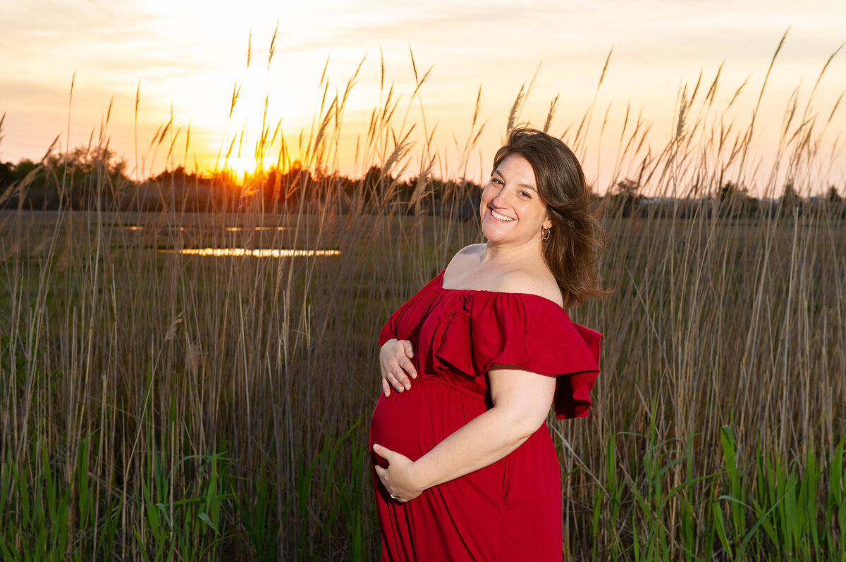 maternity picture at sunset