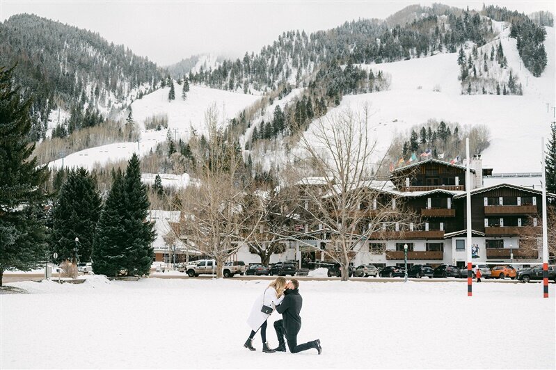 jessica-mike-aspen-proposal-by-jacie-marguerite-photographer-211217-18