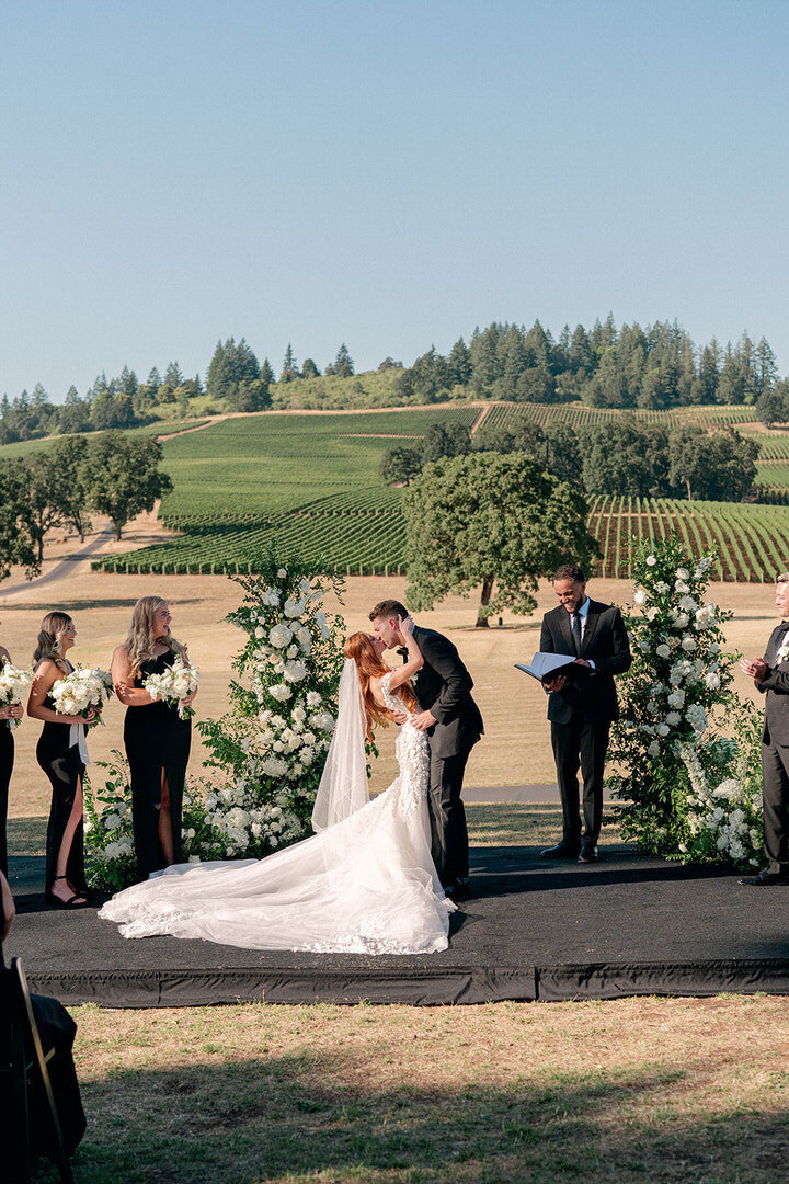 Oregon Vineyard Wedding Oregon Wedding Photographer Megan Kay Photography -43