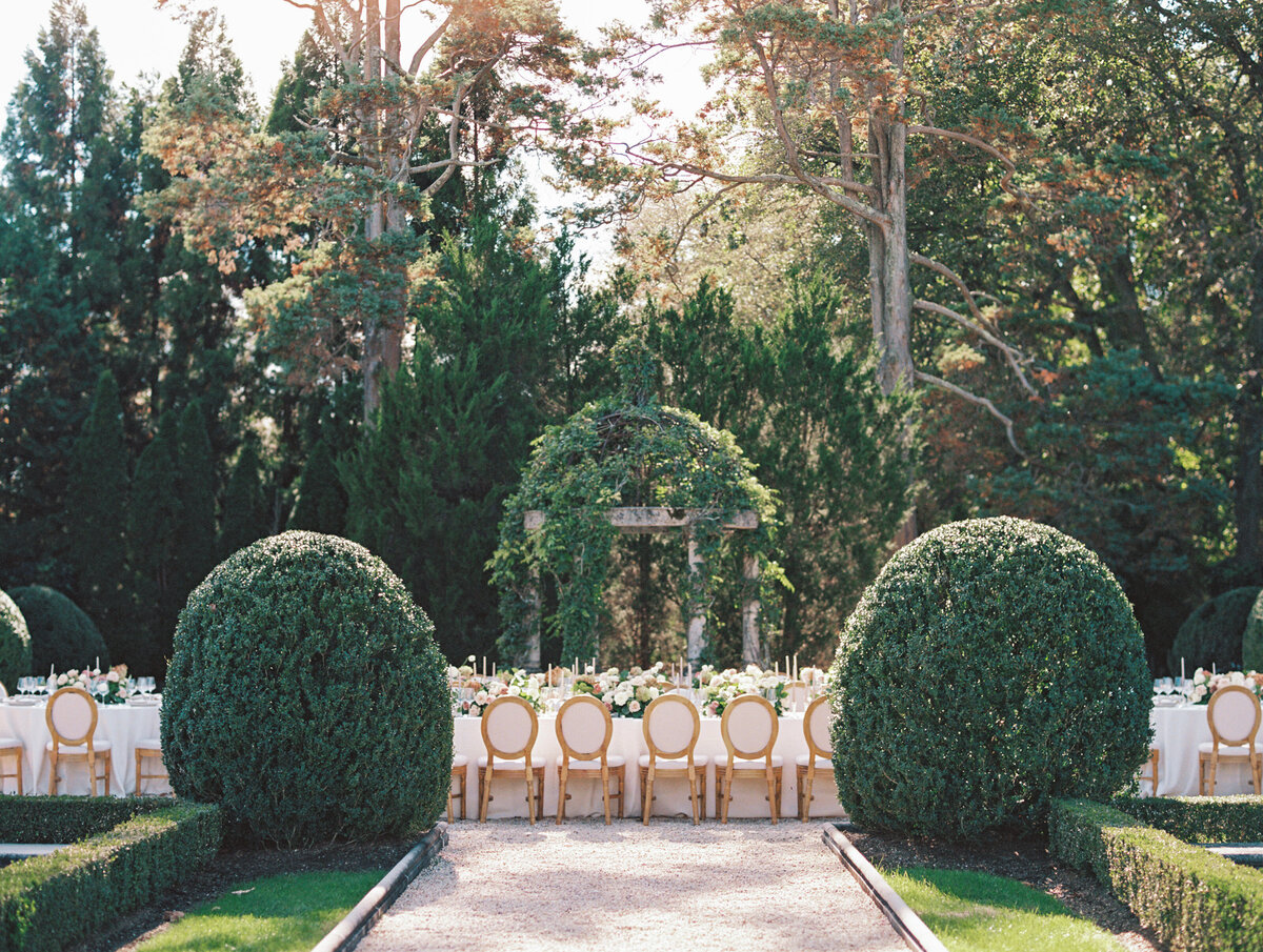 An outdoor reception setting for a wedding at Oheka Castle in New York