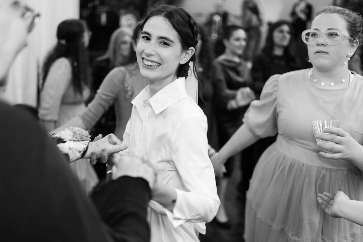Eliana-Melmed-Photography-Chicago-LosAngeles-Jewish-WeddingPhotographer-CarmiKalman-WomensDancing-00075