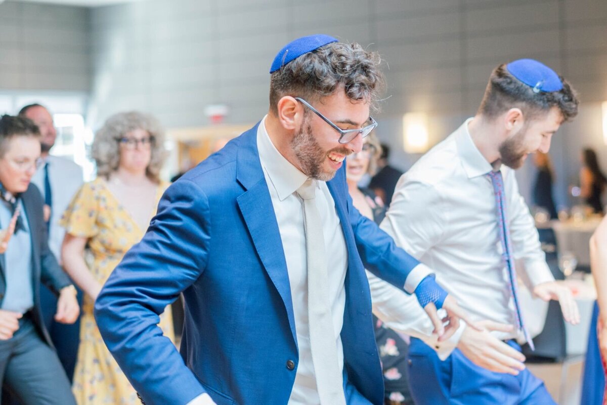 processed_ElianaMelmedPhotography_JewishWeddingPhotographer_ShulaNoah_Dancing-154