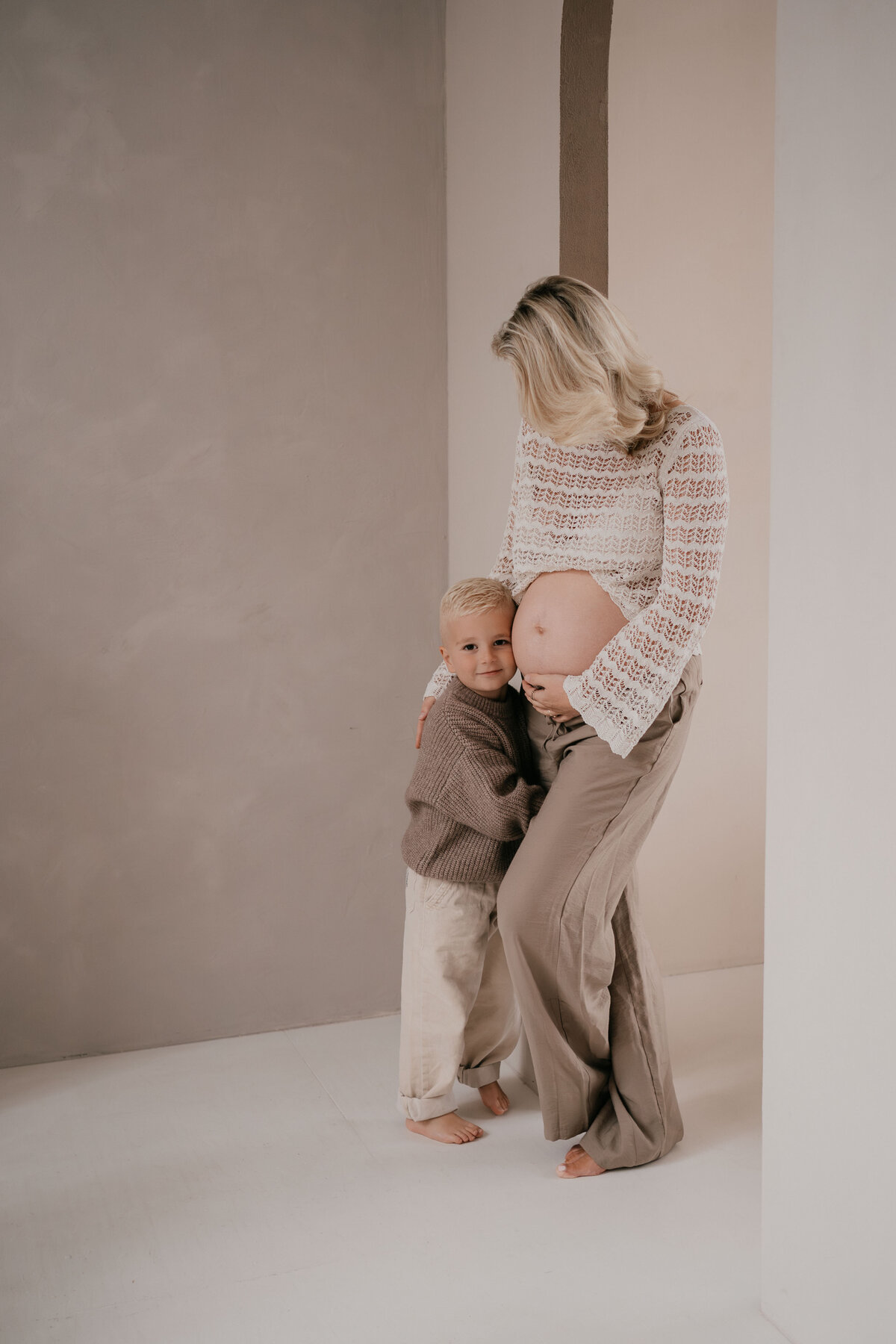 Attelier-oost-the Loft-leukfotografie-zwangerschap met kind-6