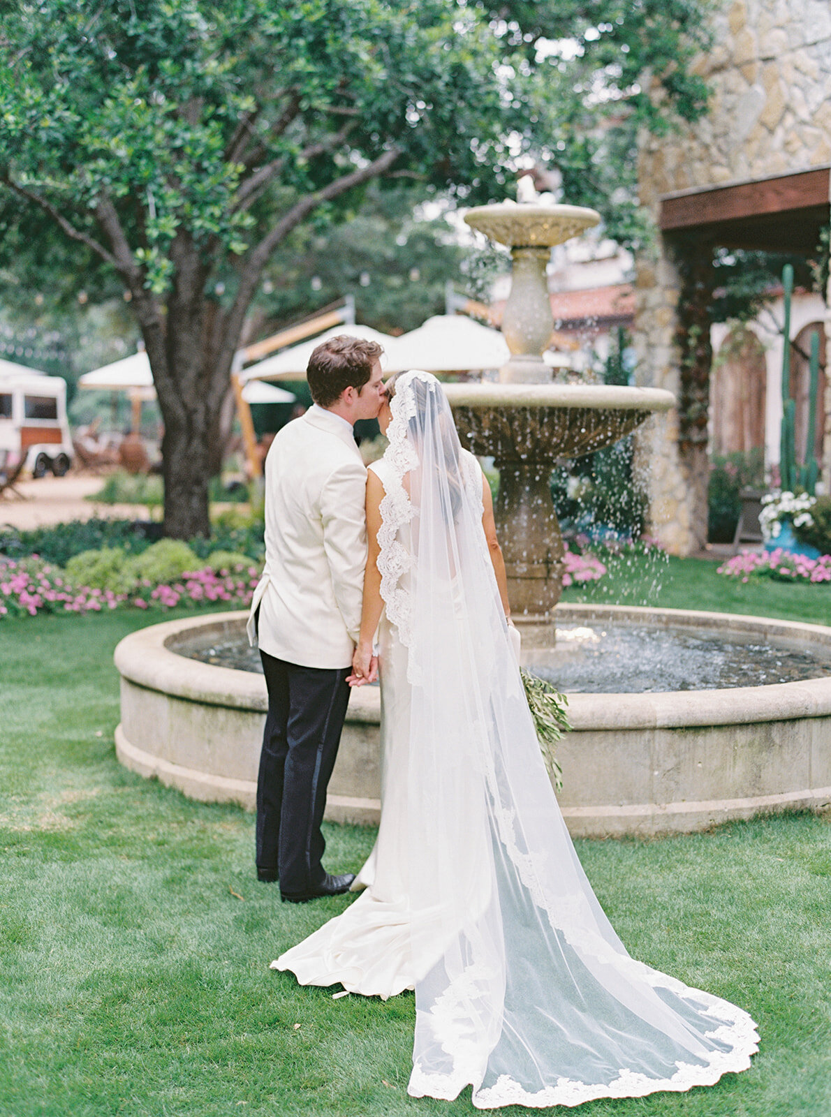 NicoleChase-Wedding-featherandtwine-664-FineArt-Film-Texas-WeddingPhotographer-RuétPhoto-