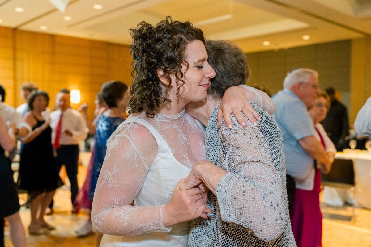 processed_ElianaMelmedPhotography_JewishWeddingPhotographer_ShulaNoah_Dancing-257