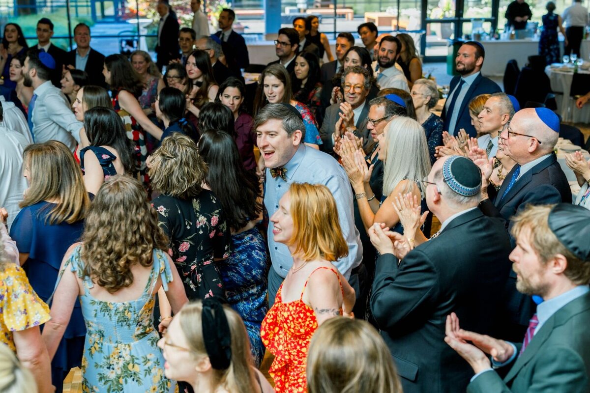 Eliana-Melmed-Photography-Chicago-LosAngeles-Jewish-WeddingPhotography-ShulaNoah-Simcha-Dancing-00092