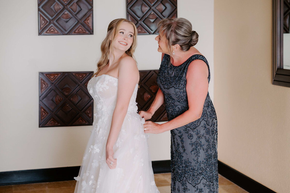 Dreams Riveria Maya Wedding - Bruich Wedding - BRIDE GETTING READY - Kyrsten Ashlay Photography-92-Edit