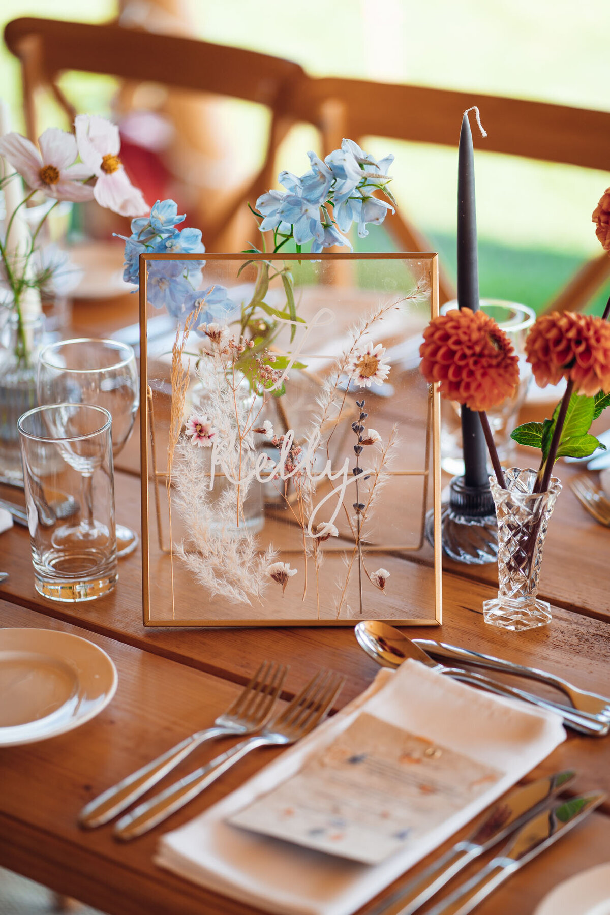cheltenham-wedding-photographer-colourful-tipi-tablescape-at-pauntley-court