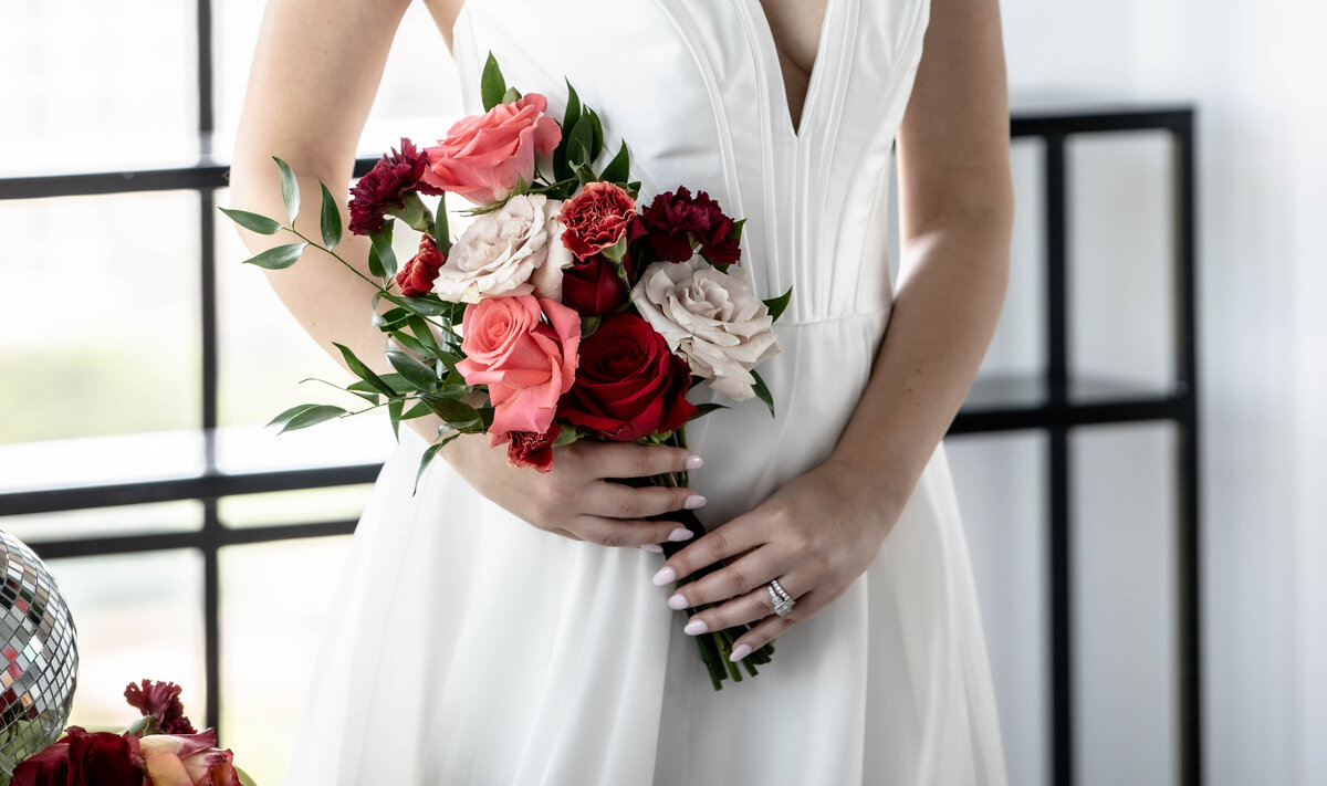 Bridal-bouquet-in-Bride-Hands