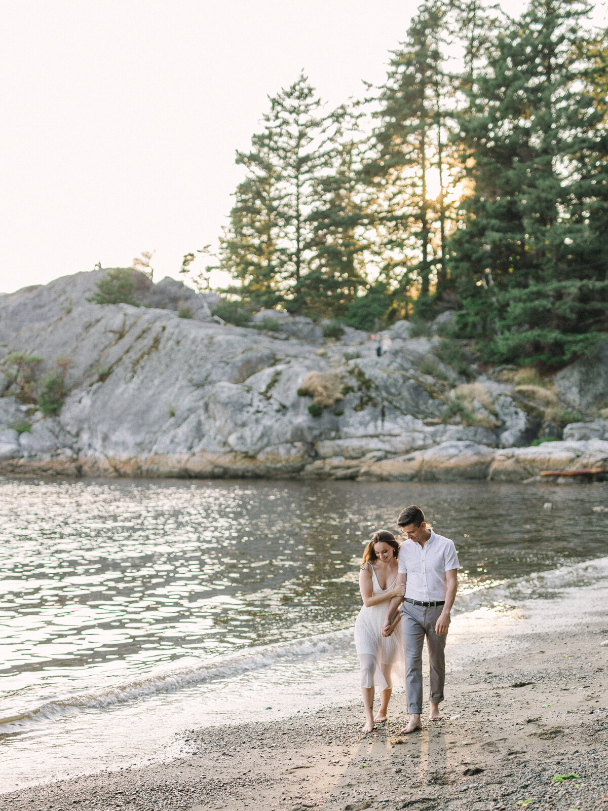 4.4 Vancouver Whytecliff Park Engagement Perla Photography-43