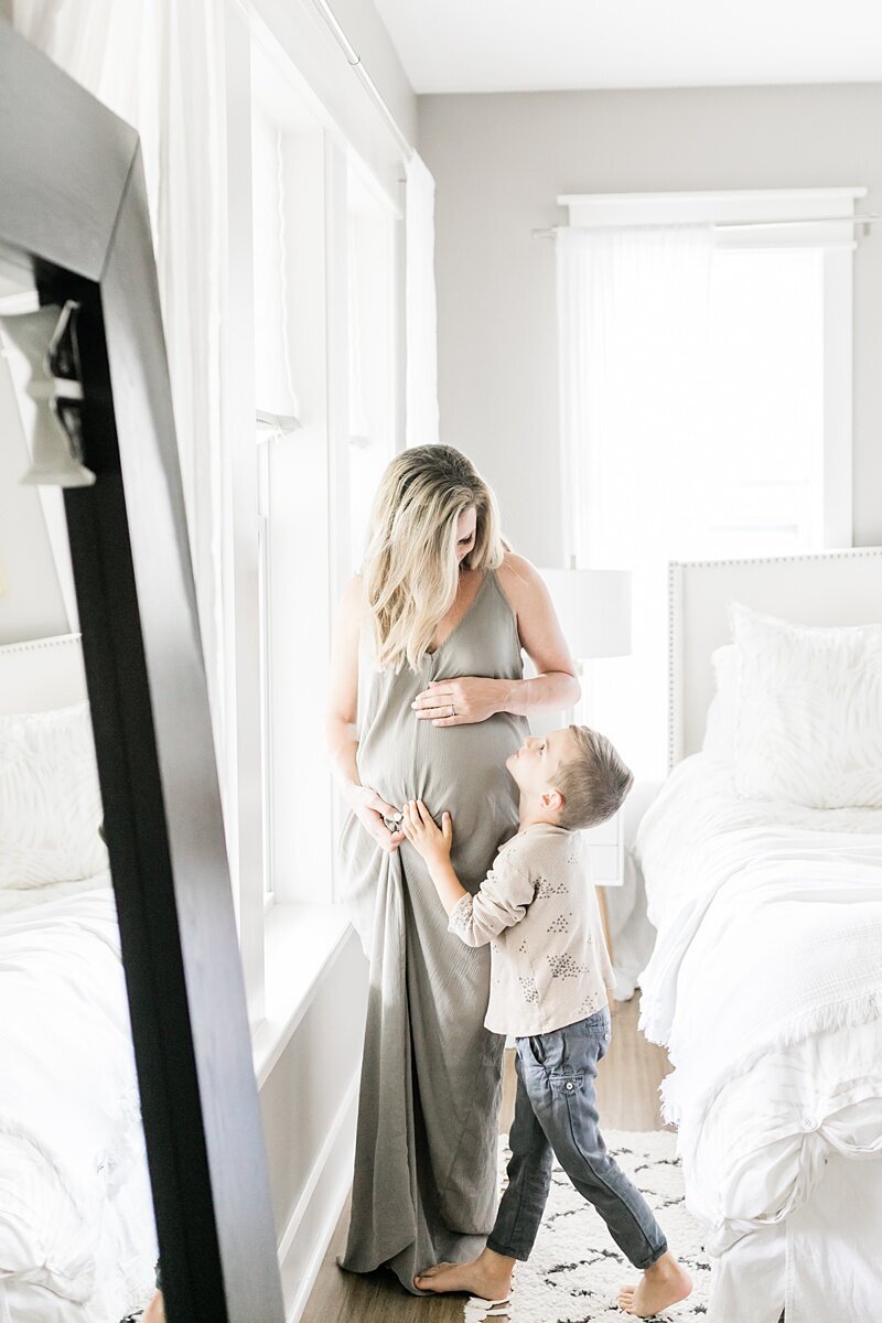 Mount-Pleasant-Maternity-Session-In-Home-Lifestyle_0030