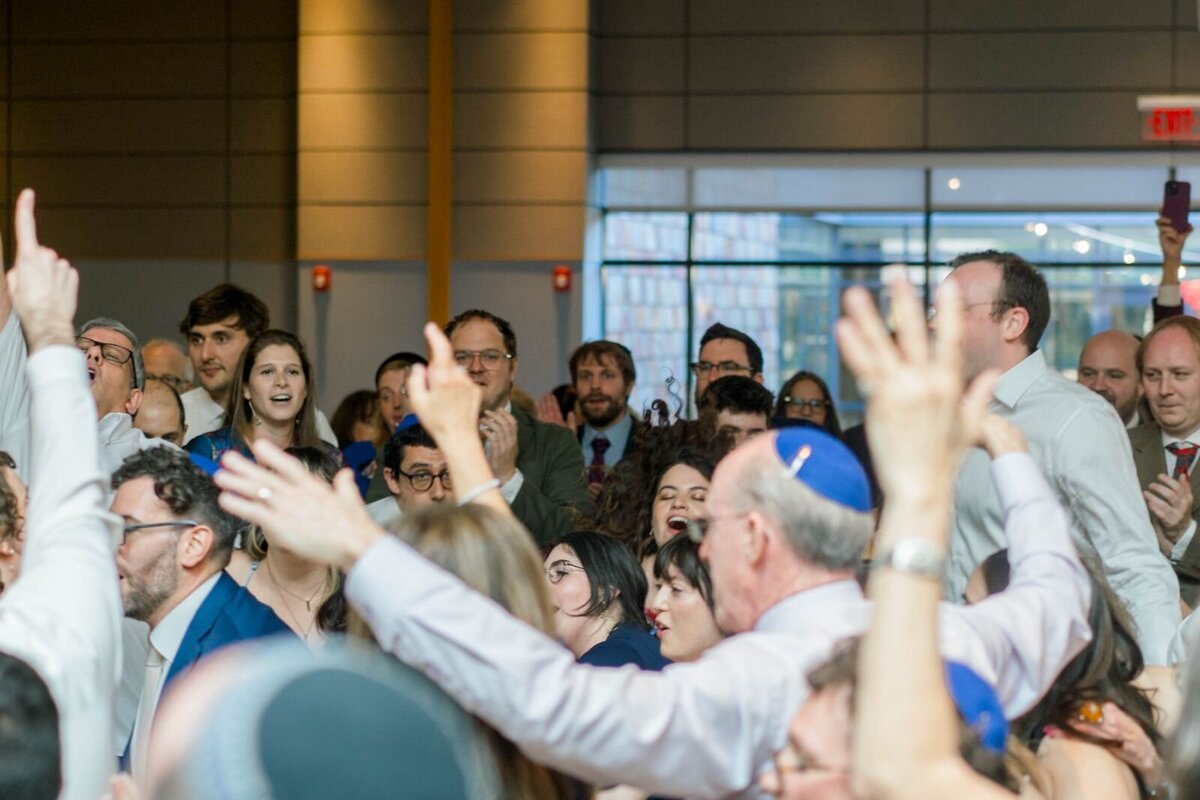 Eliana-Melmed-Photography-Chicago-LosAngeles-Jewish-WeddingPhotography-ShulaNoah-Simcha-Dancing-00103