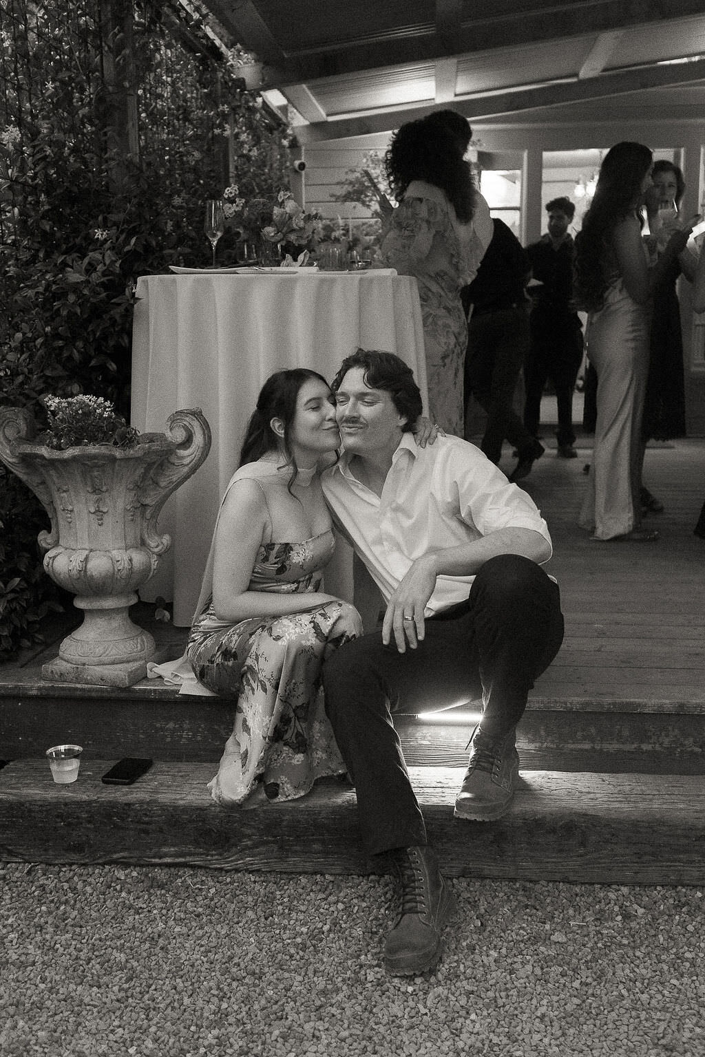 Oregon wedding photographer offering refined, documentary wedding photography with editorial elegance and timeless style.
