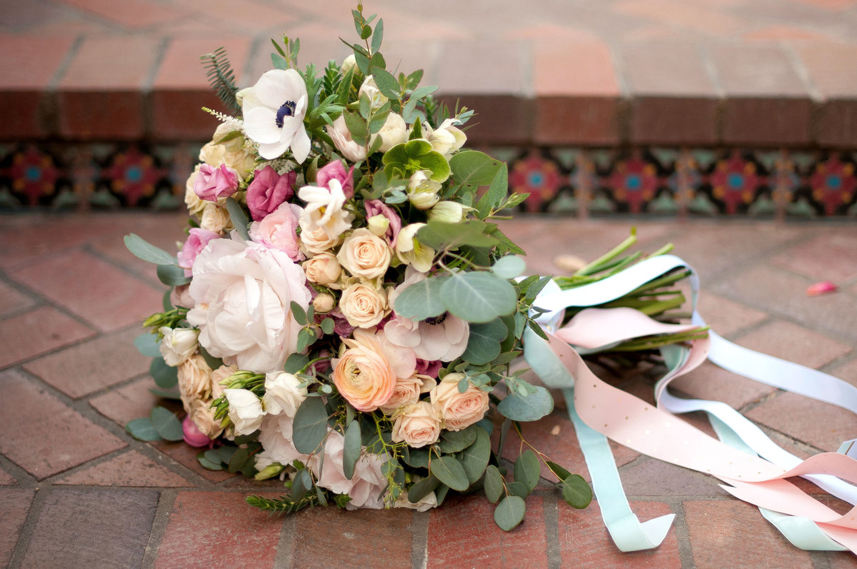 Kats Creation Floral Design Bouquet. Rancho Las Lomas wedding bouquet. VIntage wedding bridal bouquet in Orange County.