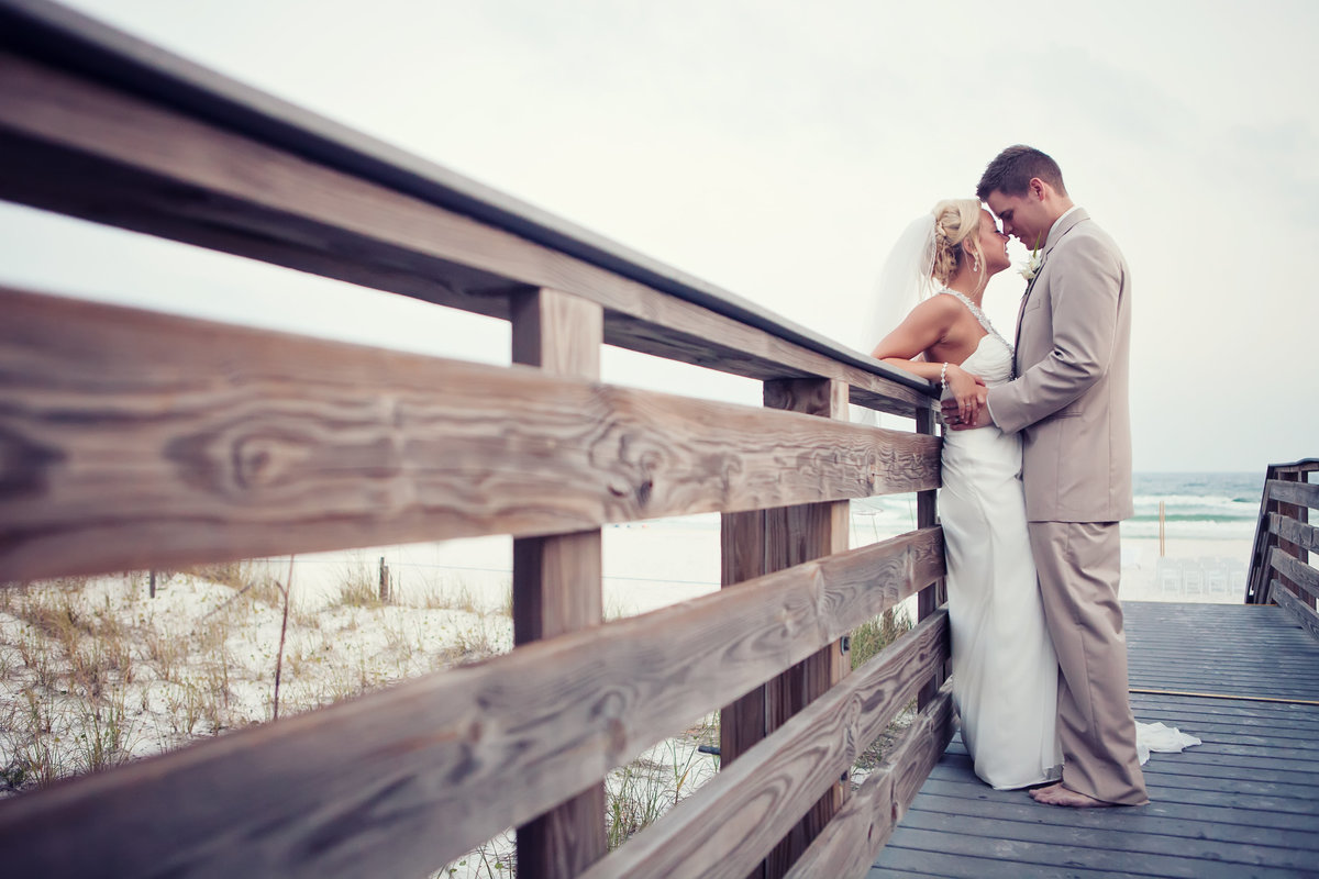 wedding couple sandestin beach resort