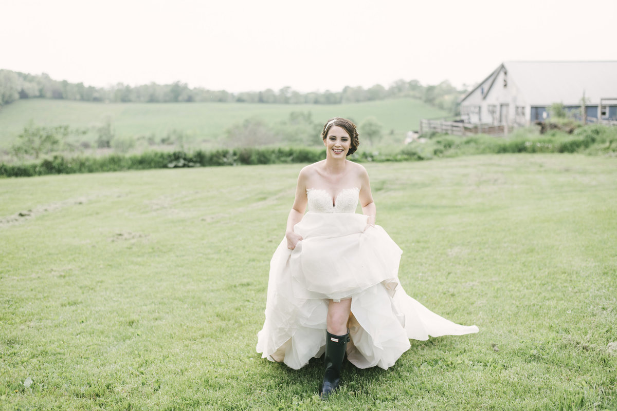 Monica-Relyea-Events-Alicia-King-Photography-Globe-Hill-Ronnybrook-Farm-Hudson-Valley-wedding-shoot-inspiration23