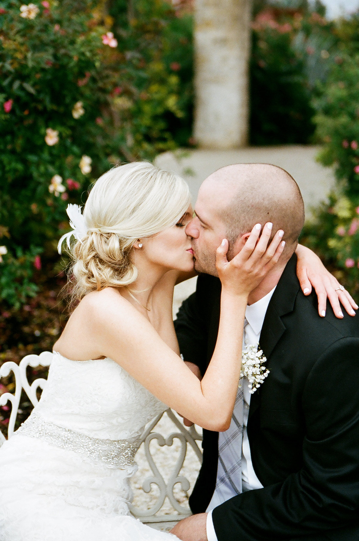 christianne_TAYLOR_molly_gilgrath_henry_ryan_austin_texas_tx_vintage_villas_wedding_resort_photos_photography_outdoor_intimate_ceremony_posing_with_crutches_film_at_top_beautiful_couple_model_lake_travis_outdoor-499