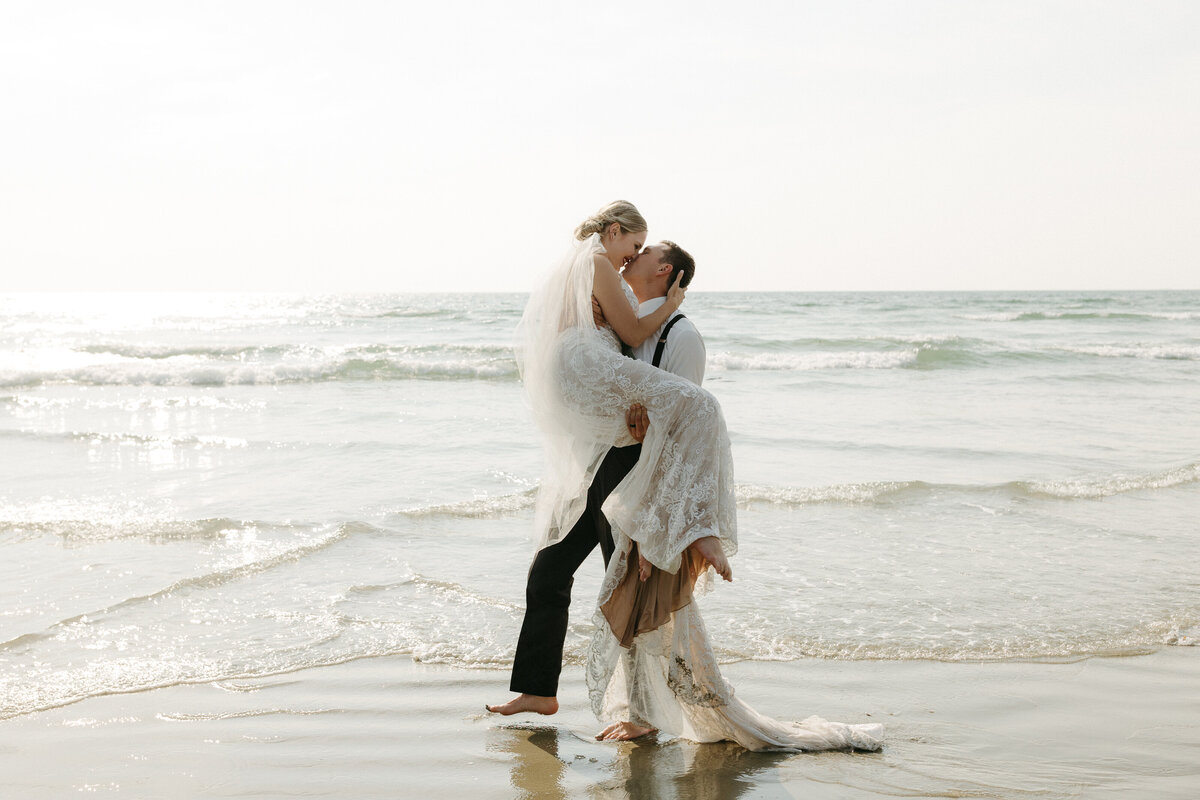 PREVIEW IMAGES- Mr & Mrs Dove | Blackrock Resort Intimate Wedding-054