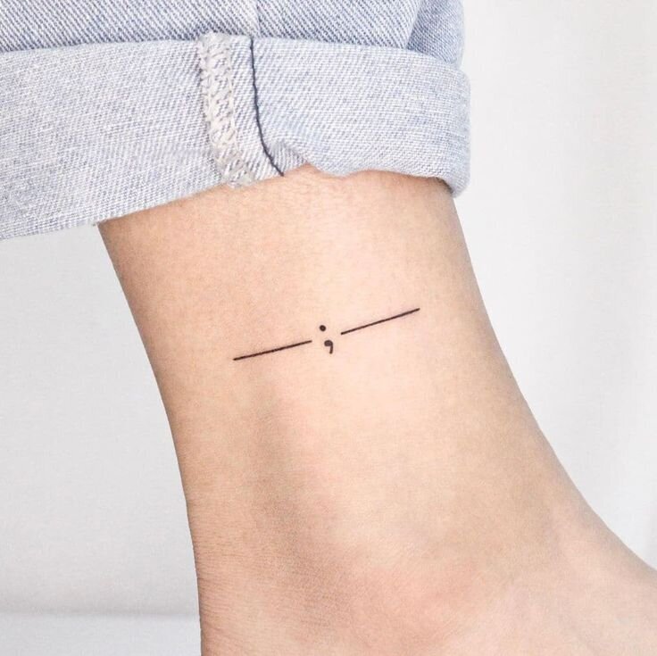 27 Unique Tiny Tattoos (Ideas, Designs & Meanings)