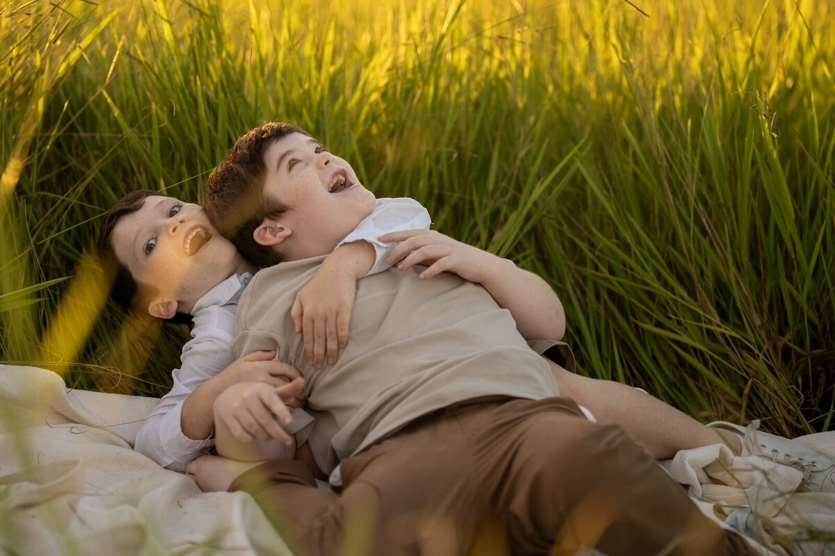 Brisbane-Family-Portrait-Mum-2-boys-in-Plantation-Road-North-Lakes-during-Sunset-05