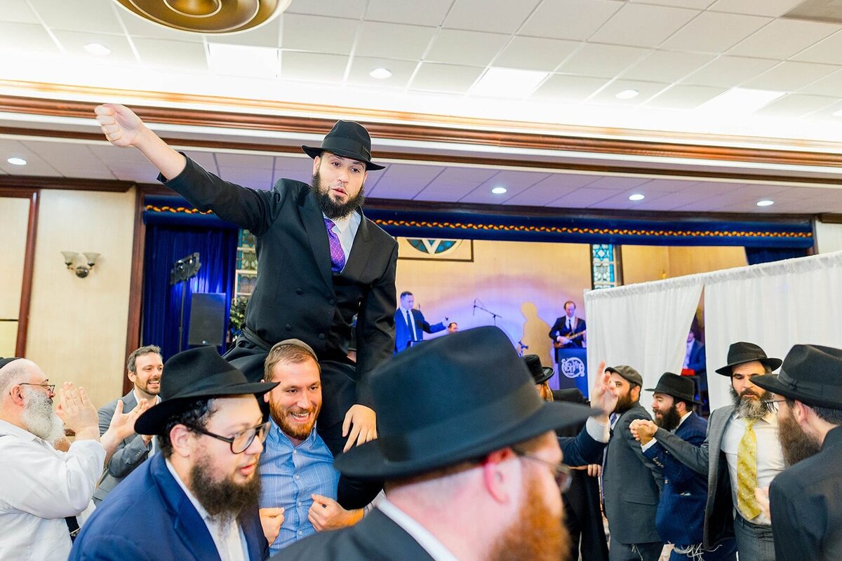 Eliana-Melmed-Photography-Chicago-LosAngeles-Jewish-WeddingPhotographer-CarmiKalman-MensDancing-00003