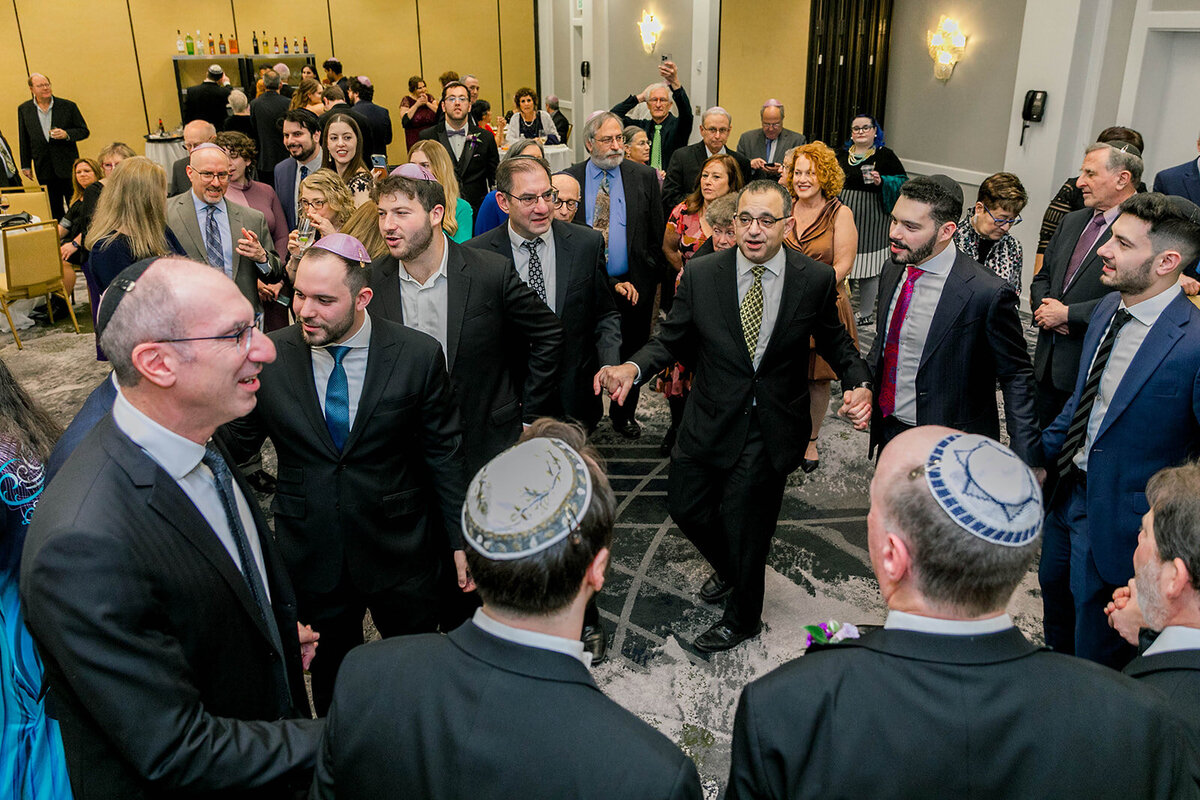 Eliana-Melmed-Photography-Chicago-LosAngeles-Jewish-WeddingPhotography-KabbalatPanim-00100