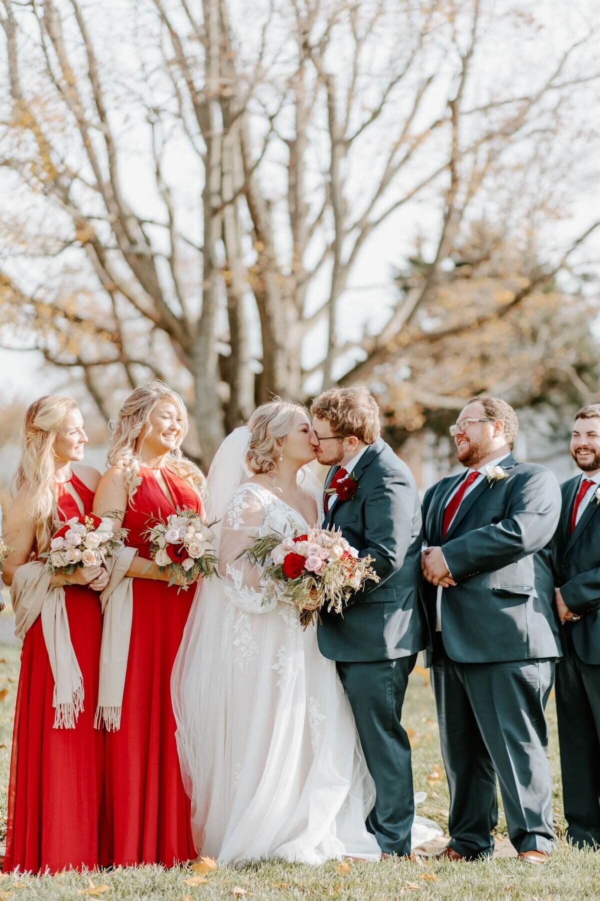 18-kara-loryn-photography-bride-and-groom-surrounded-by-wedding-party