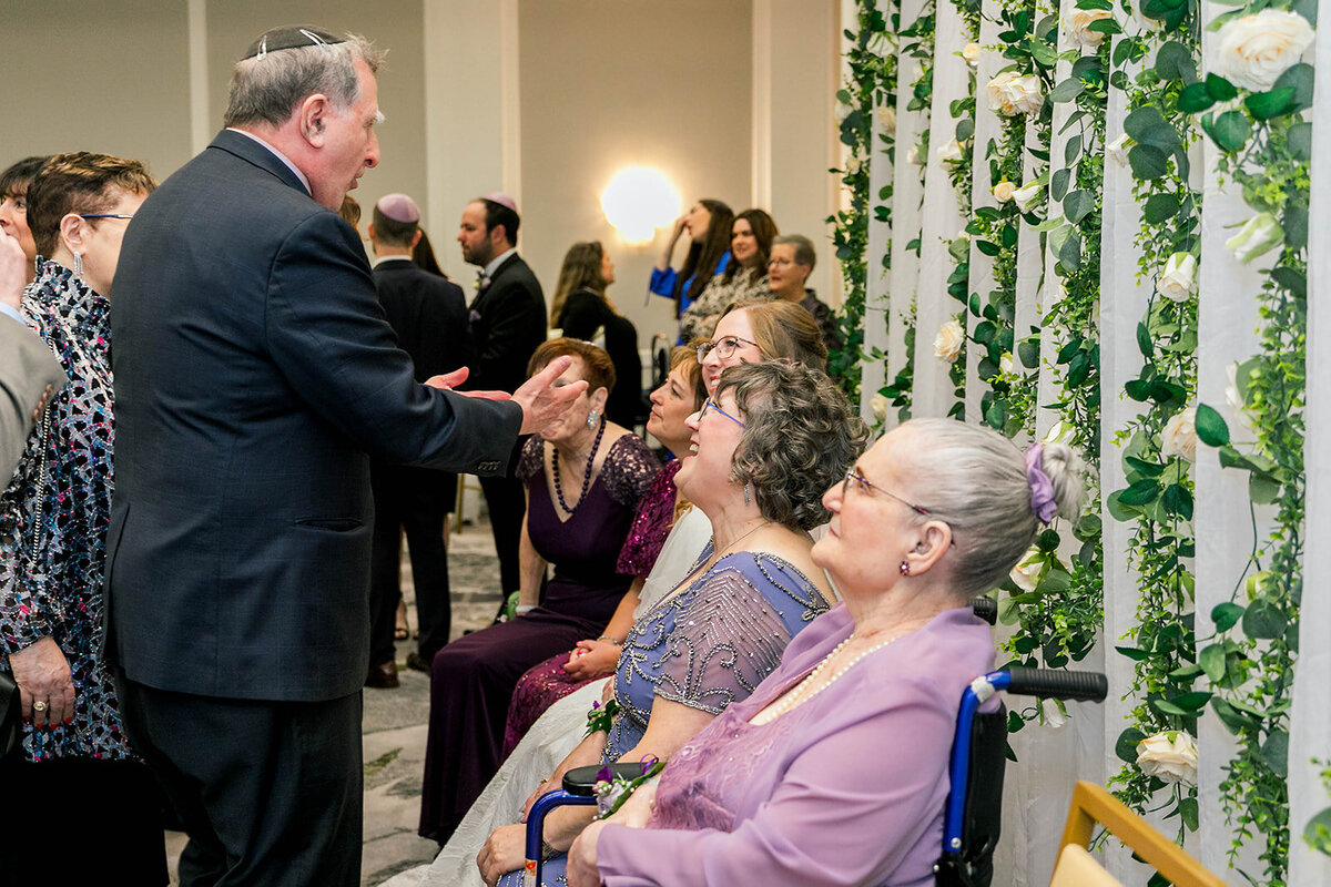 Eliana-Melmed-Photography-Chicago-LosAngeles-Jewish-WeddingPhotography-KabbalatPanim-00106