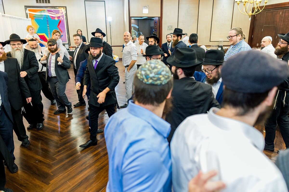 Eliana-Melmed-Photography-Chicago-LosAngeles-Jewish-WeddingPhotographer-CarmiKalman-MensDancing-00078