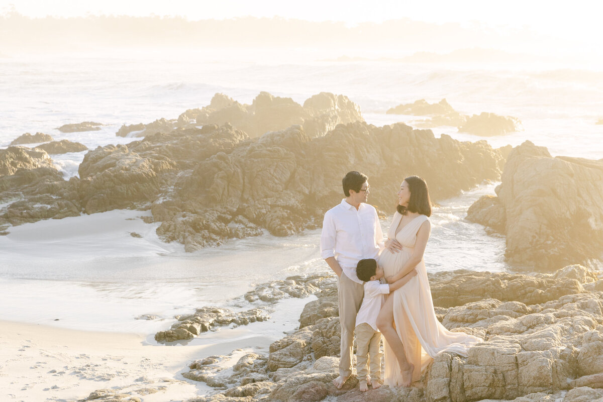 PERRUCCIPHOTO_PEBBLE_BEACH_FAMILY_MATERNITY_SESSION_26
