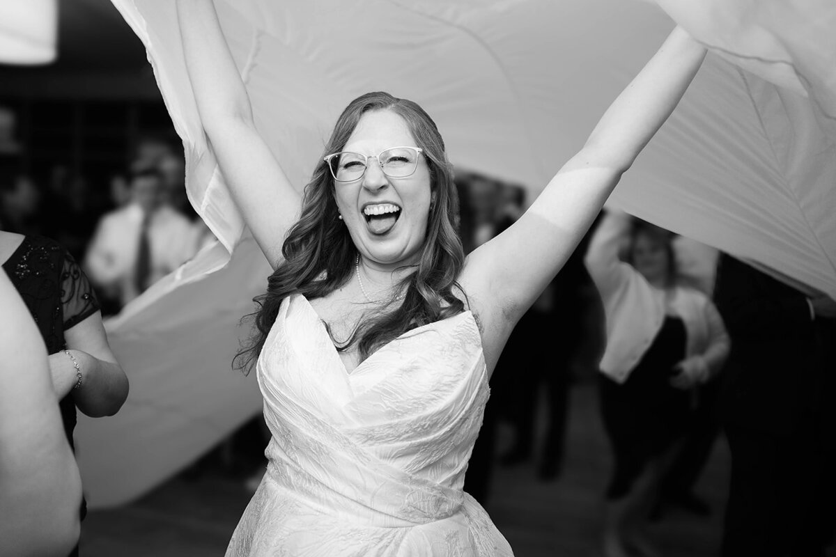Eliana-Melmed-Photography-Chicago-LosAngeles-Jewish-WeddingPhotography-SimchaDancing-00013
