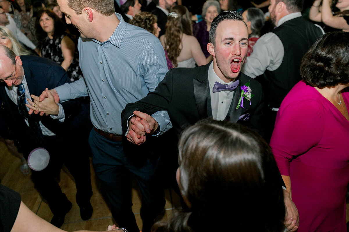 Eliana-Melmed-Photography-Chicago-LosAngeles-Jewish-WeddingPhotography-SimchaDancing-00186