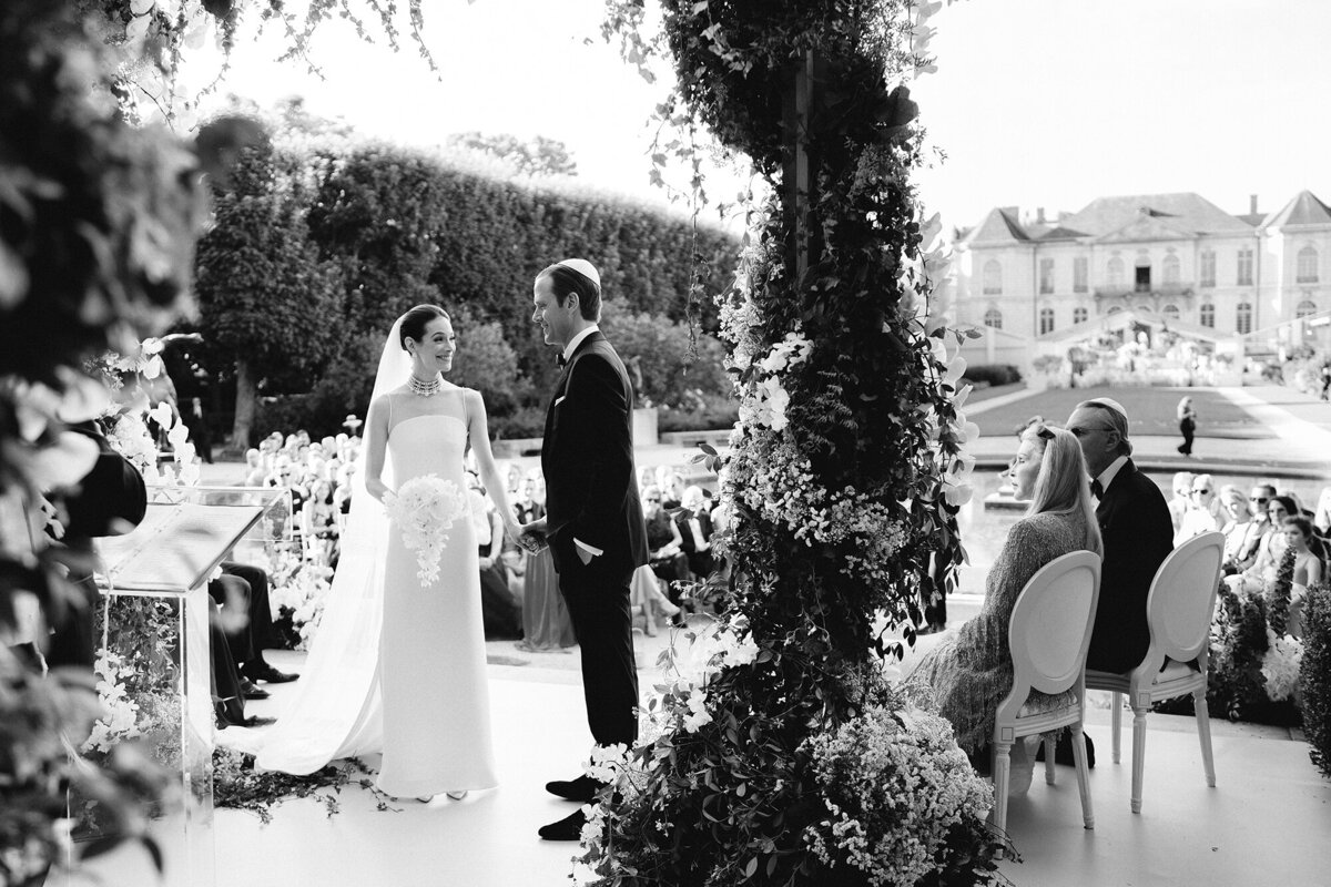 h Musee Rodin Wedding by Alejandra Poupel Events B&W bride and groom standing